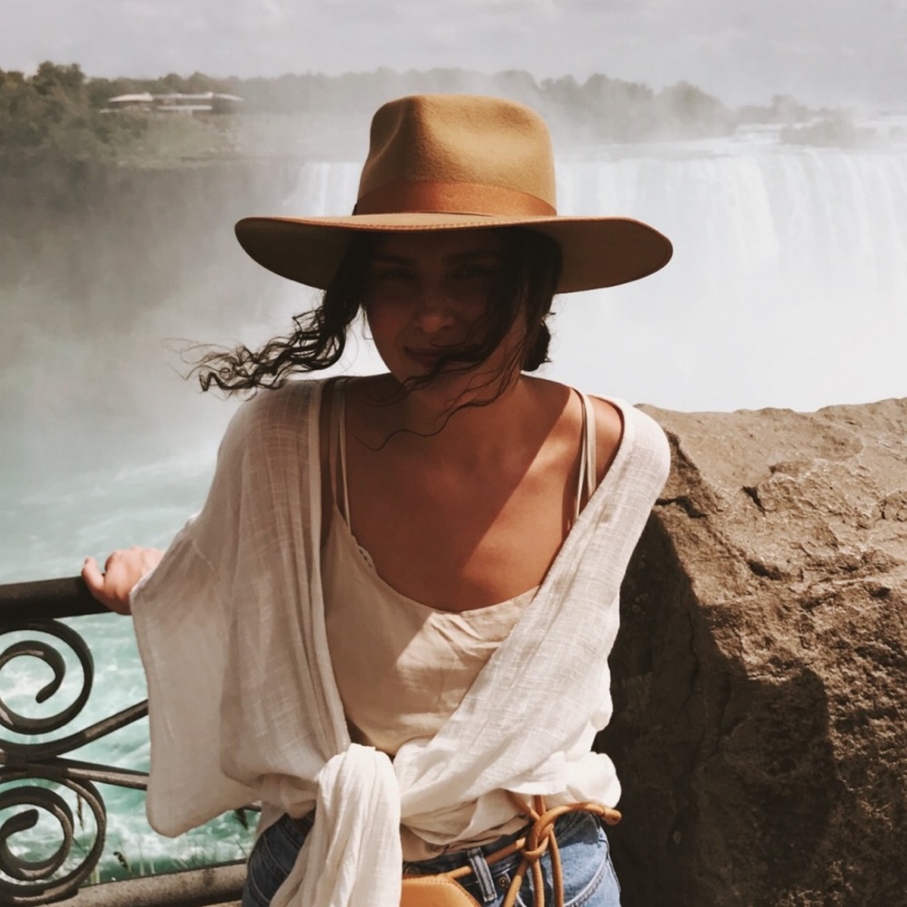 Meet your Posher, Emily